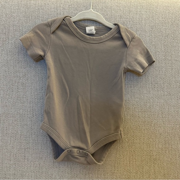 Colored Organics Taupe Kids Bodysuit - Picture 1 of 3